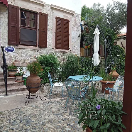 Cunda Zehra Teyzenin Evi Guest house 4*