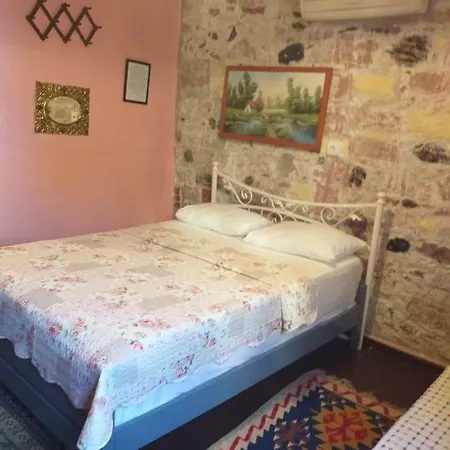 Cunda Zehra Teyzenin Evi Ayvalik