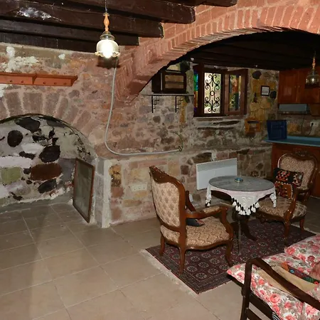 Guest house Cunda Zehra Teyzenin Evi 3*