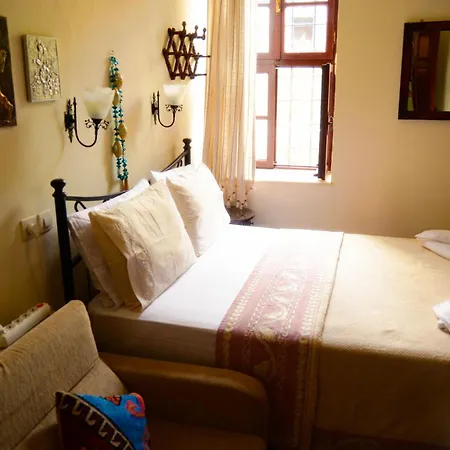 Cunda Zehra Teyzenin Evi Pensionat 4*