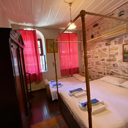 Konukevi Cunda Zehra Teyzenin Evi Ayvalı