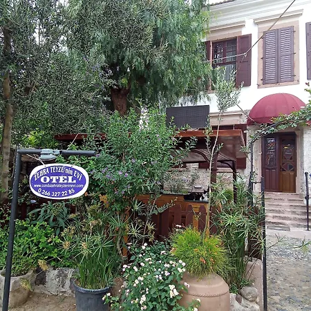 Cunda Zehra Teyzenin Evi