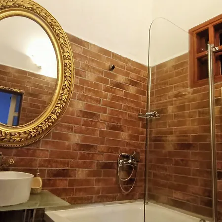 Cunda Zehra Teyzenin Evi بيت ضيافة 4*