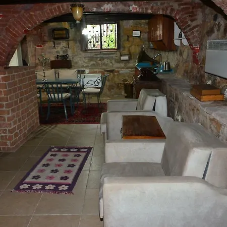 Cunda Zehra Teyzenin Evi Konukevi Ayvalı