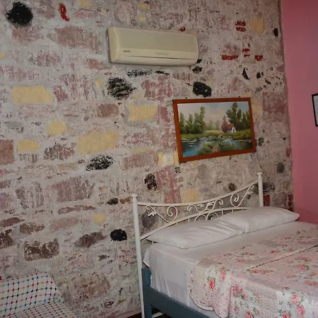 Cunda Zehra Teyzenin Evi Гостевой дом